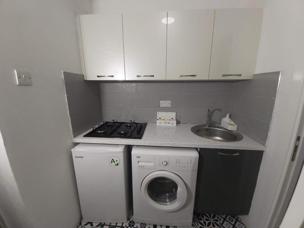 Compact Home Никозия Екстериор снимка